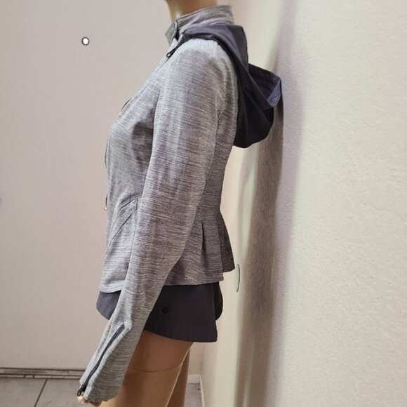 LULULEMON BUST A MOVE JACKET PEPLUM REMOVABLE HOOD DOUBLE ZIPPER STRETCH sz S - Picture 4 of 12